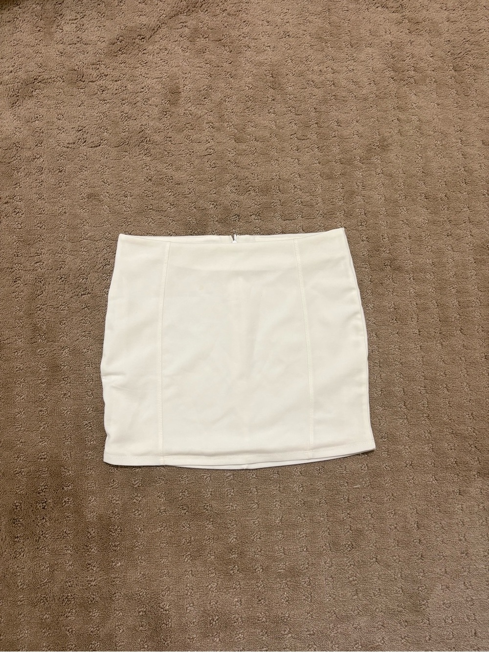 Amazon White Mini Skirt - Sleek Straight Silhouette